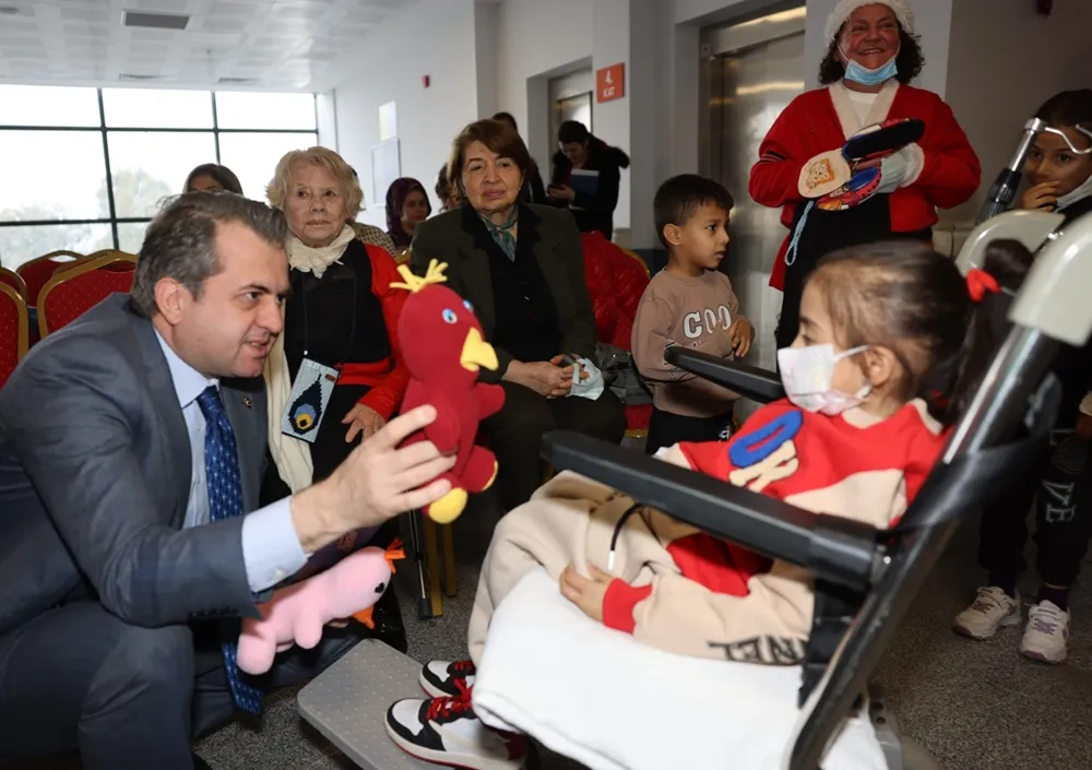 Rektör Beriş, hastalara moral verdi...