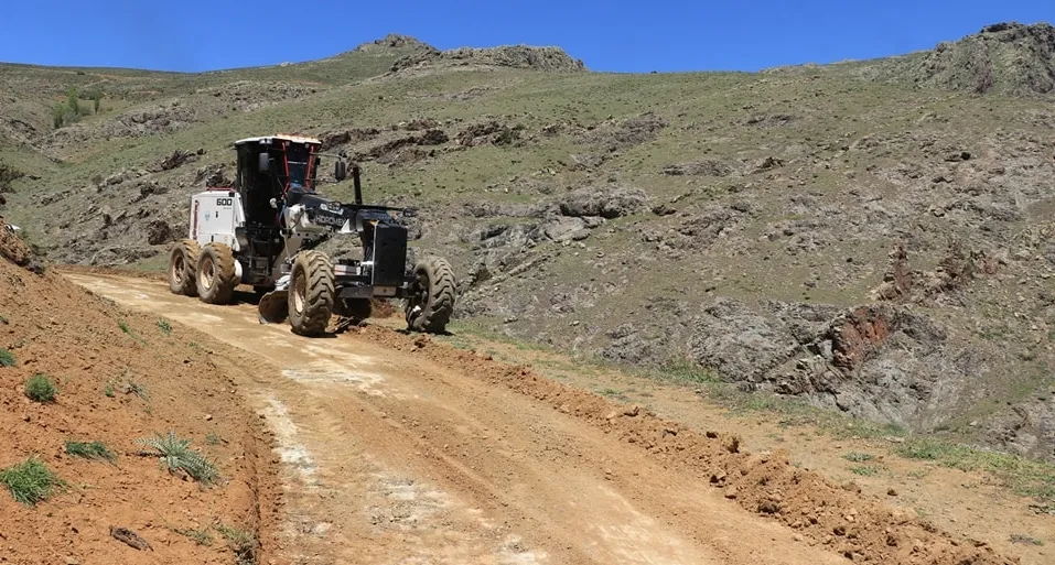 Pozantı’nın Kırsalında Tarla ve Bahçelere Kolay Ulaşım Sağlanıyor