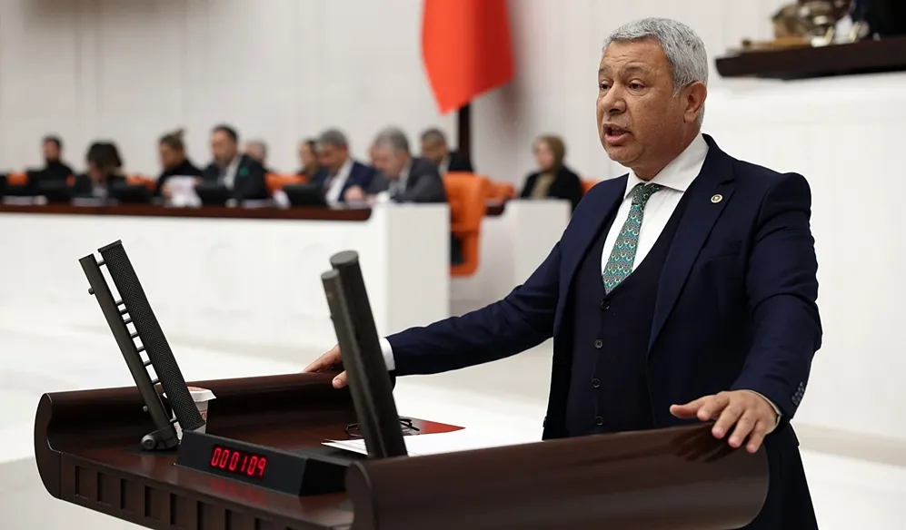 Orhan Sümer, “Sarayın tek derdi lüküs hayat”