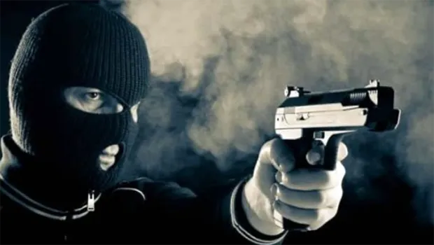 Adana’da 10 dakika arayla 2 silahlı soygun yaptı: