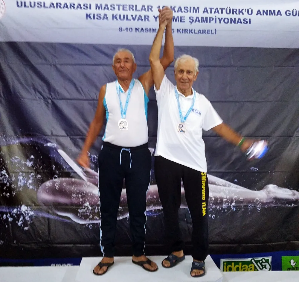 Master yüzücüler Atatürk için  kulaç attılar...