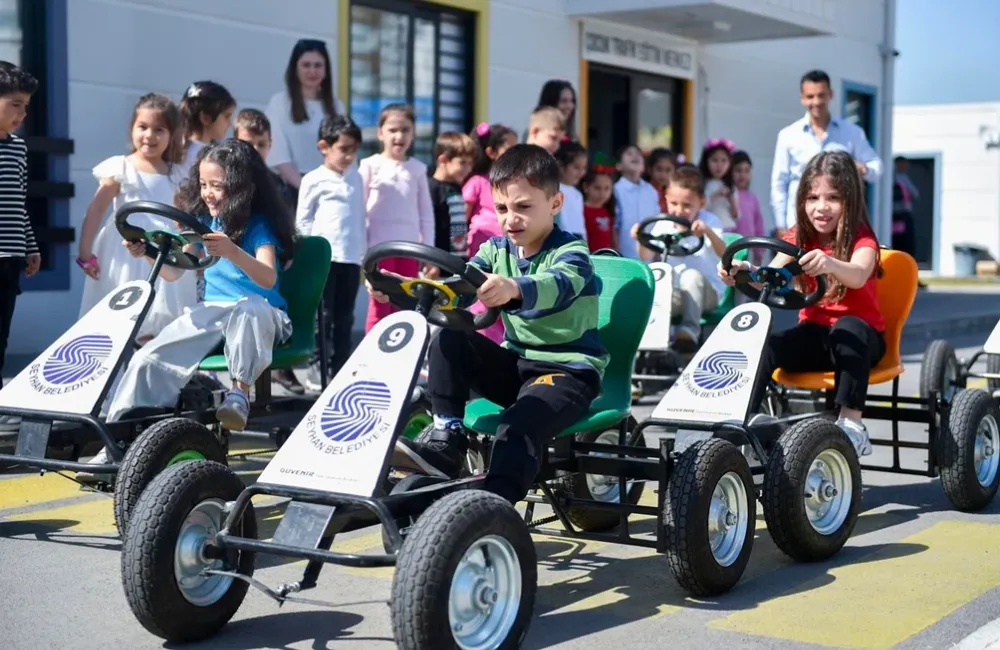 Seyhanlı çocuklar ‘trafik eğitim parkını’ çok sevdi