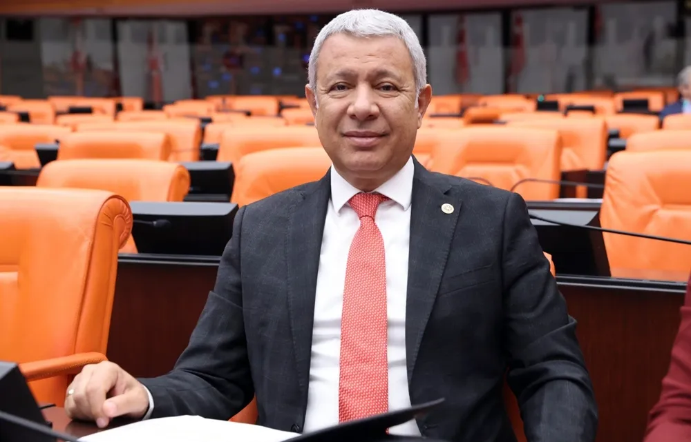  Orhan Sümer “Egemenlik, Saraylara Değil Millete Aittir”
