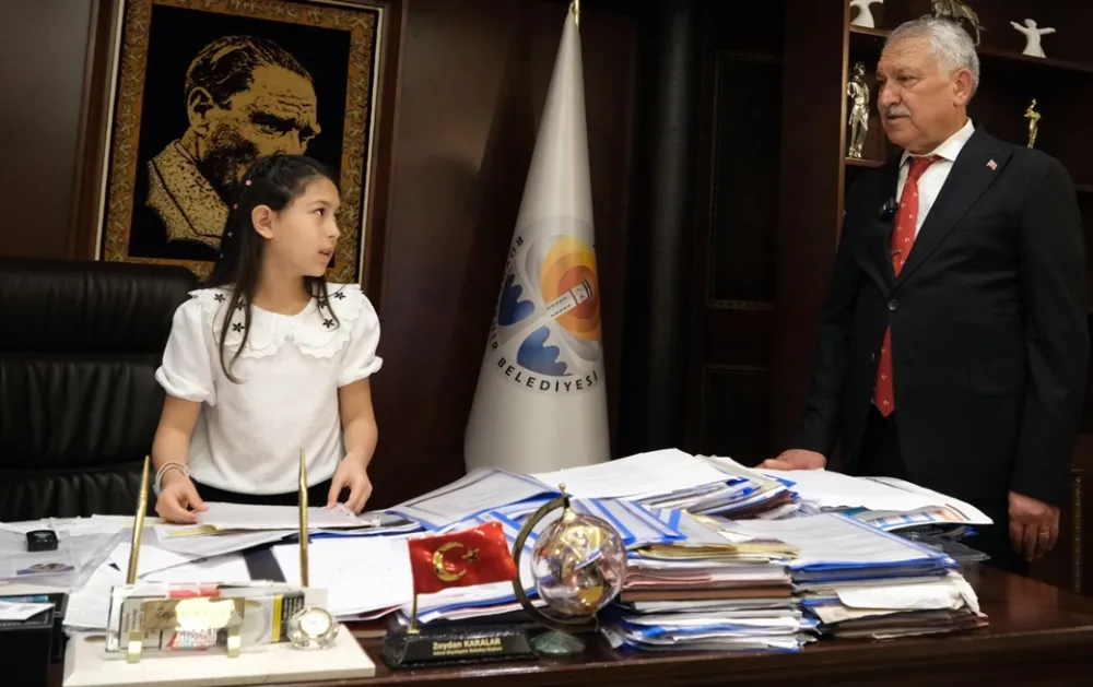Zeydan Karalar koltuğunu Ezgi Neva’ya teslim etti...