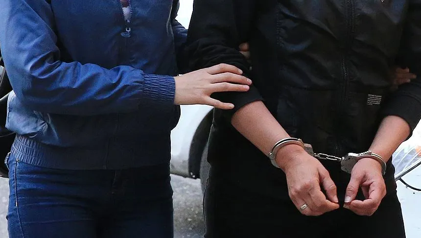 Evinde 12 silah ele geçirildi, 