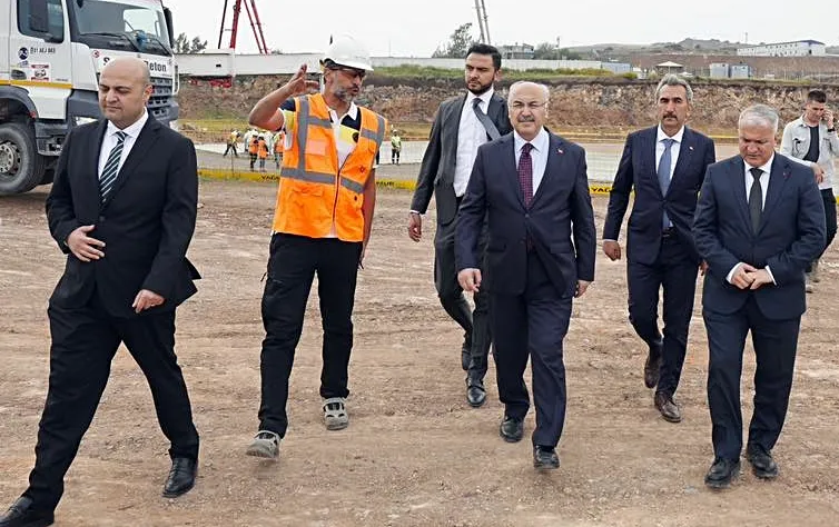 Vali Köşger Ceyhan’da bir dizi incelemelerde bulundu