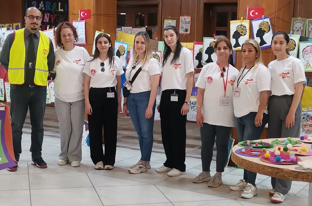 Özgecan 32’inci 23 Nisan Sergisini Açtı.