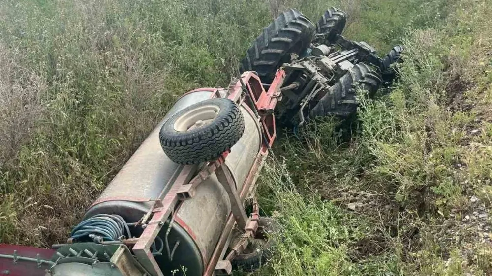 Traktör altında kalan sürücü hayatını kaybetti