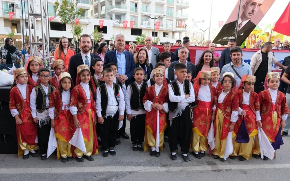 Ceyhan İsmet İnönü Kent Meydanı açıldı