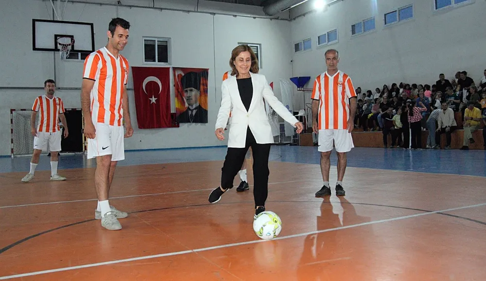 Seyhan Belediyesi, işitme engellileri sahada buluşturdu!