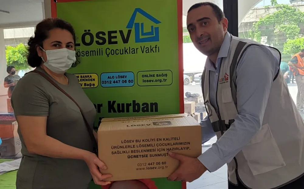 Mutlu Et Paketleri Adanalı Ailelere Ulaştırıldı