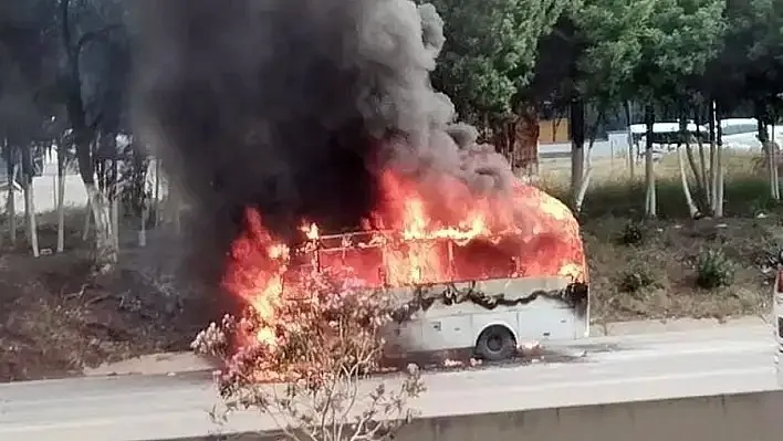 İşçi servisi çıra gibi yandı...