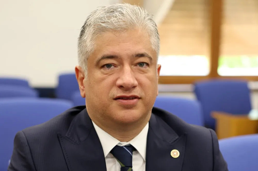  Kısacık: 35 Yaş Sınırı Kamuda Umut Bekleyen Gençlerimize Hakarettir