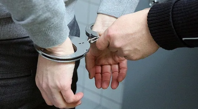 İki araç çalan 17 yaşındaki şüpheli, kovalamacada yakalandı...