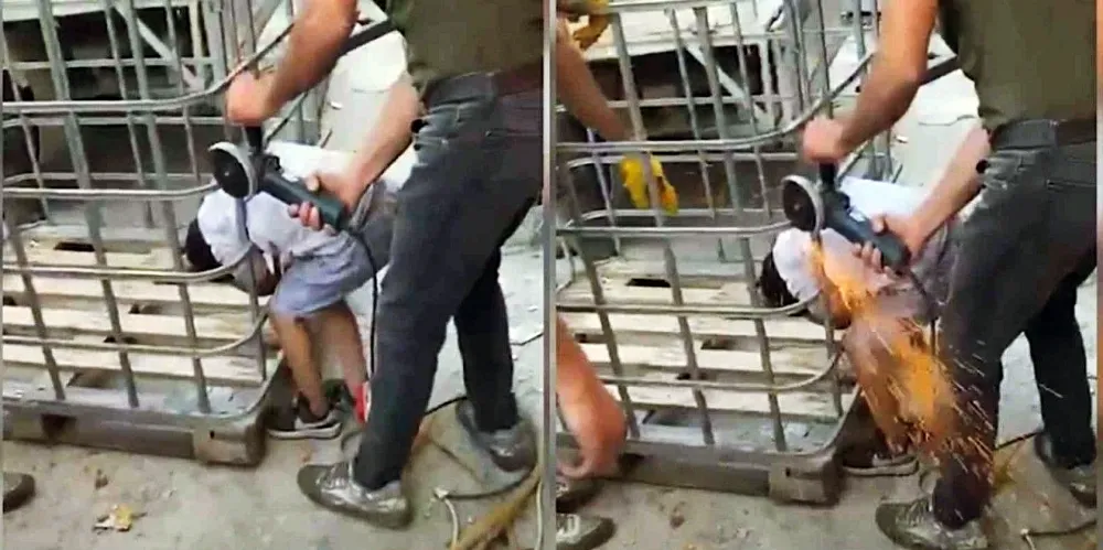 Kafesin parmaklıklarına sıkışan çocuk, demir kesilerek kurtarıldı