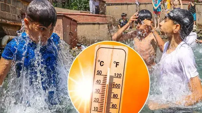  Tatile gidemeyen çocuklar kanaletlerde yüzüyor, kaldırımda güneşleniyor!