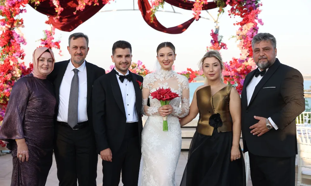 Doktor ve Avukat aşkı  nikah masasına taşındı...