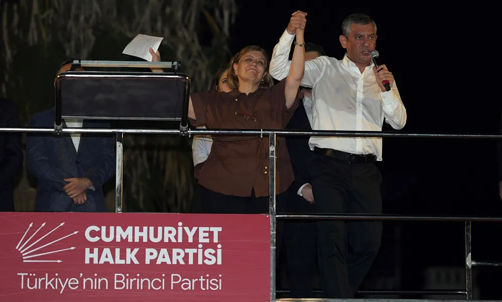 Adana tutuklu başkanlarına sahip çıktı...