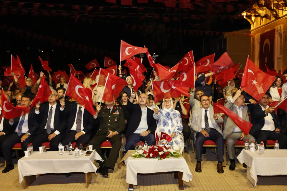 Adana’da ‘15 Temmuz Demokrasi ve Birlik Günü’ nöbeti tutuldu, şehitler anıldı