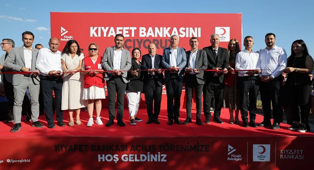 Yüreğir belediyesi kıyafet bankası törenle açıldı