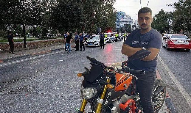 Refüje ve aydınlatma direğine çarpan motosikletin sürücüsü öldü