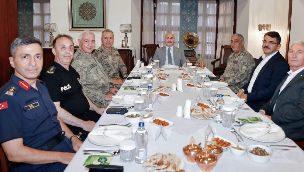 Tümgeneral Özeren’e Veda Yemeği...