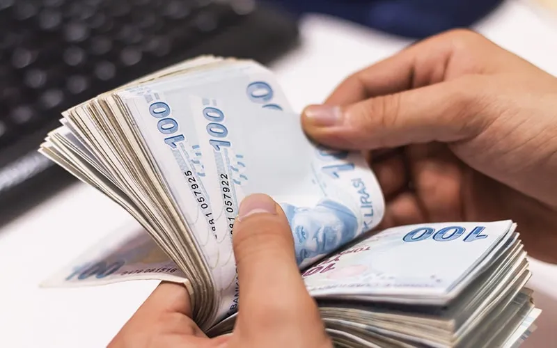 Üniversite mezununa 25 bin TL, eli tornavida tutana 100 bin TL! 