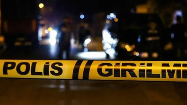 Önce motosikletle sonra da otomobille gelip kafeyi kurşunladılar...