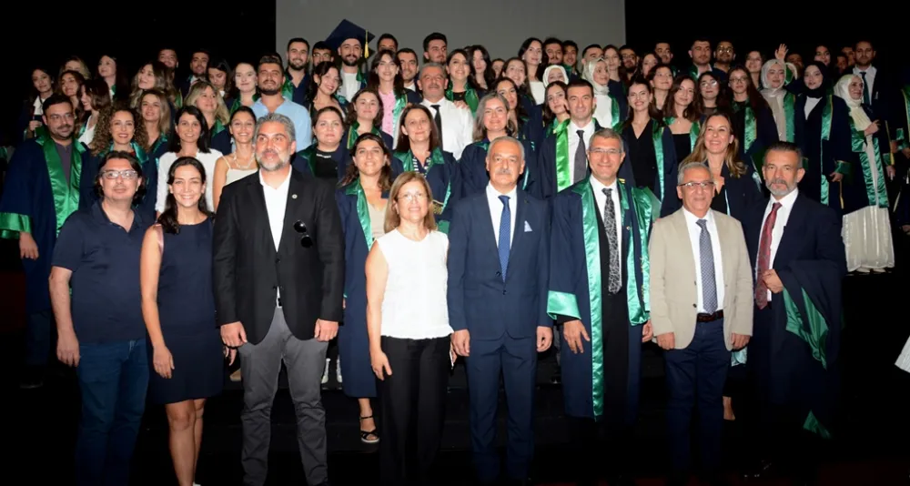 ÇÜ’de 99 Diş Hekimi Yemin İçerek Mezun oldu