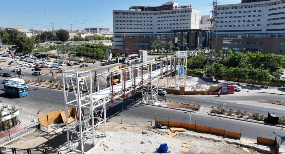  Şehir Hastanesi önüne yapılan yaya Üst geçit yakında hizmete girecek!