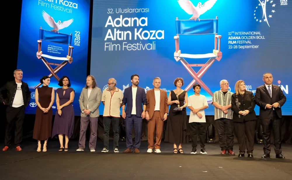 ‘O Da Bir Şey Mi’ Altın Koza’ya damga vurdu: 8 ödül birden aldı