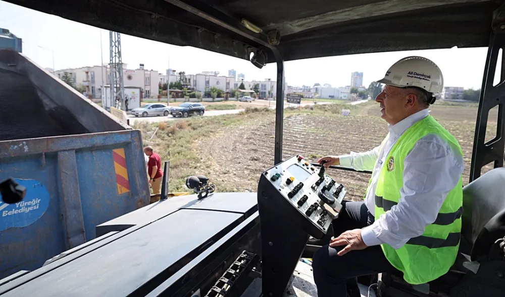 Başkan Demirçalı asfalt çalışmalarını yerinde inceledi