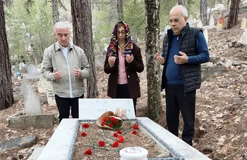 Yurtçu kabri başında anıldı