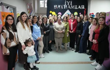 Hasibe Akkan, çalışanlarıyla bayramlaştı...