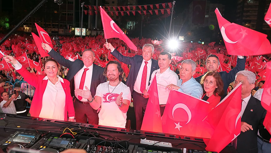 Adanalı, 100. Kuruluş Yılı’nda Cumhuriyet’e sahip çıktı
