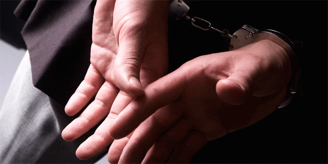 Cezaevindeki arkadaşlarına para göndermek için adam kaçıran iki kişi tutuklandı