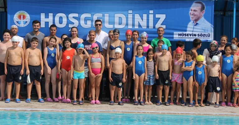 Bin çocuk yüzme öğreniyor!
