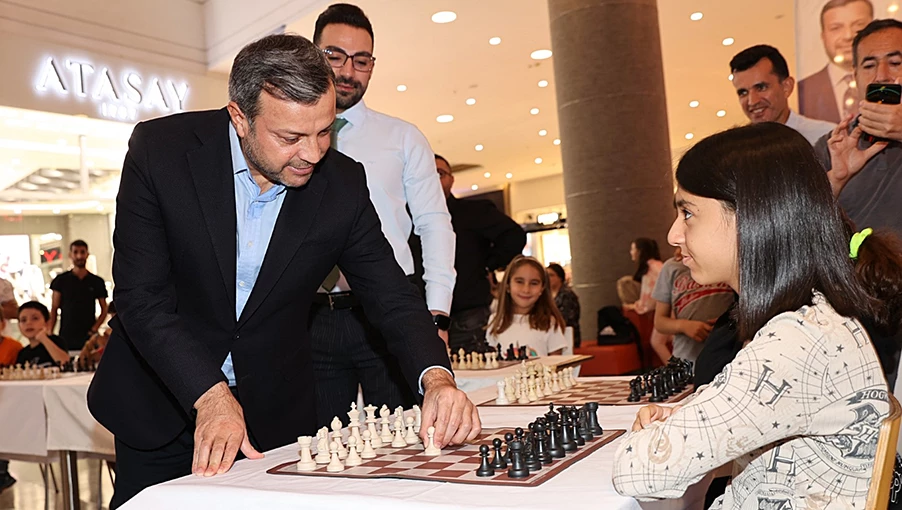 Yüreğir’de Simultane Satranç Gösterisi