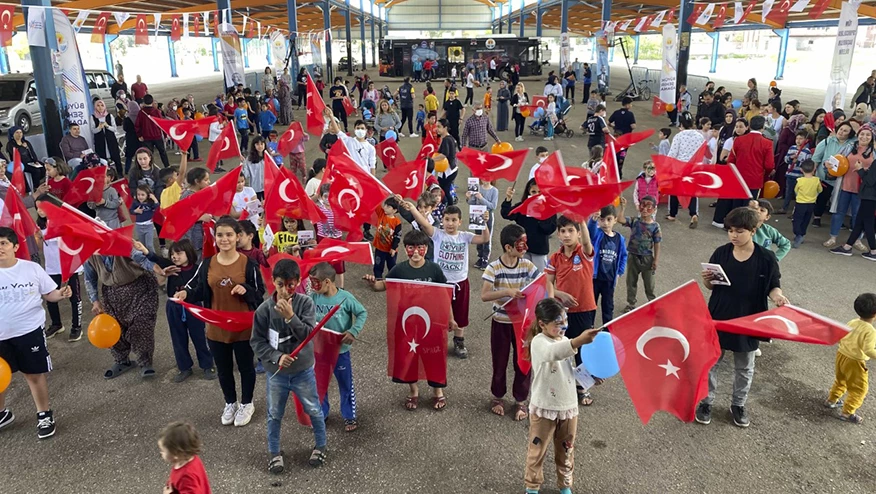 Çocuklar hem eğleniyor, hem öğreniyor...