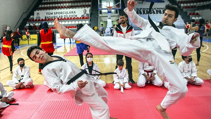 Farklı spor dallarına destek salgın döneminde de sürüyor