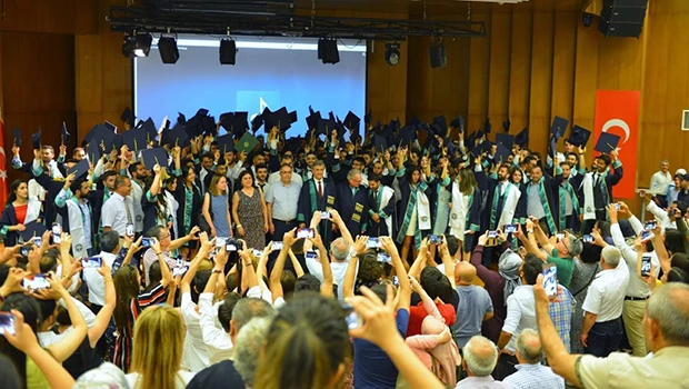 107 İnşaat Mühendisi Çukurova Üniversitesi’nden Mezun Oldu