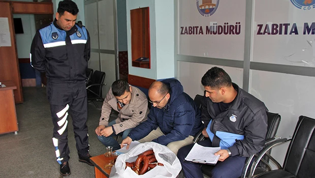 Kozan zabıtası göz açtırmıyor!