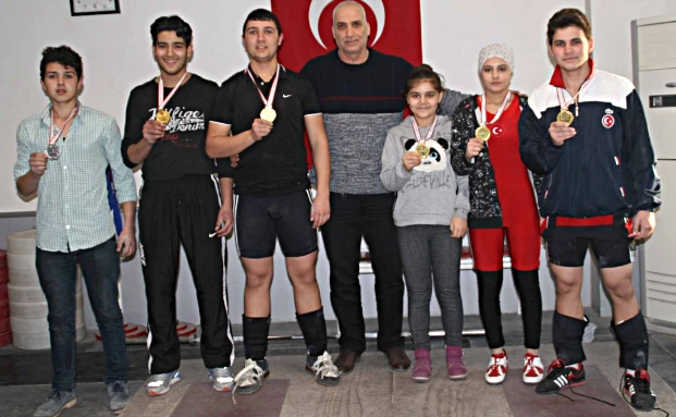 Halterde başarılı sporcular belli oldu!