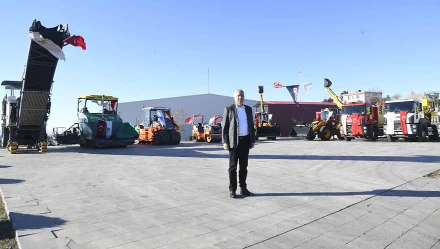 10 yeni iş makinesi ve araç Büyükşehir filosuna eklendi