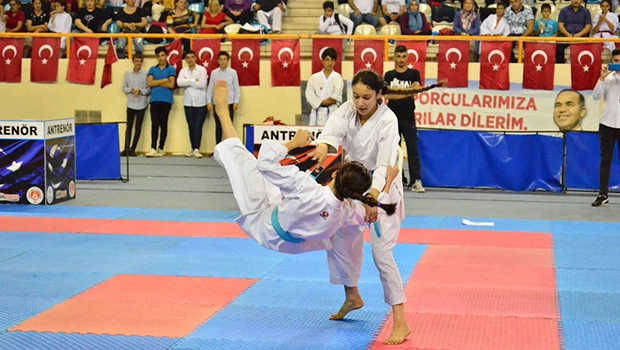 Adana’da karate fırtınası...