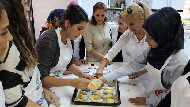 Adanalı kadınlar lezzetin sırlarını öğreniyor