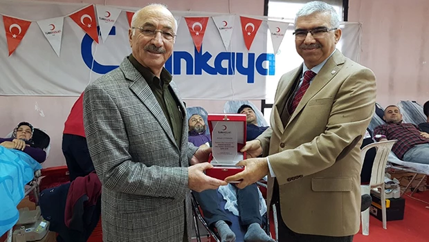 Çetinkaya Ailesi Kızılay’a kan verdi...