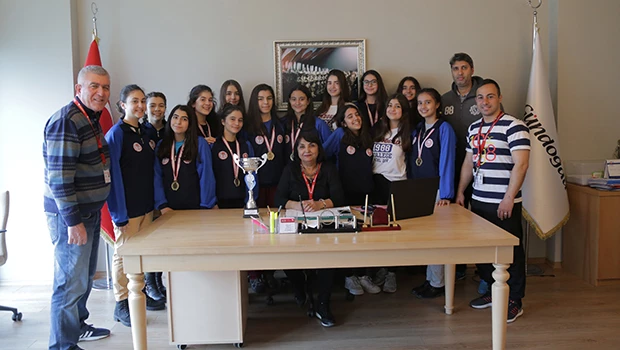 Voleybol’da Şampiyon Gündoğdu!